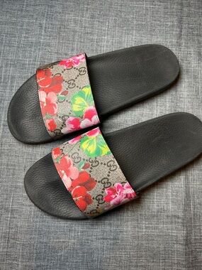 Gucci Black Slide Sandals with Multicolor Floral Logo Strap